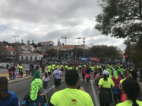 images/image/2019/Lissabon_halv/lis18-Taet_loeb_ind_mod_byen_10.jpg